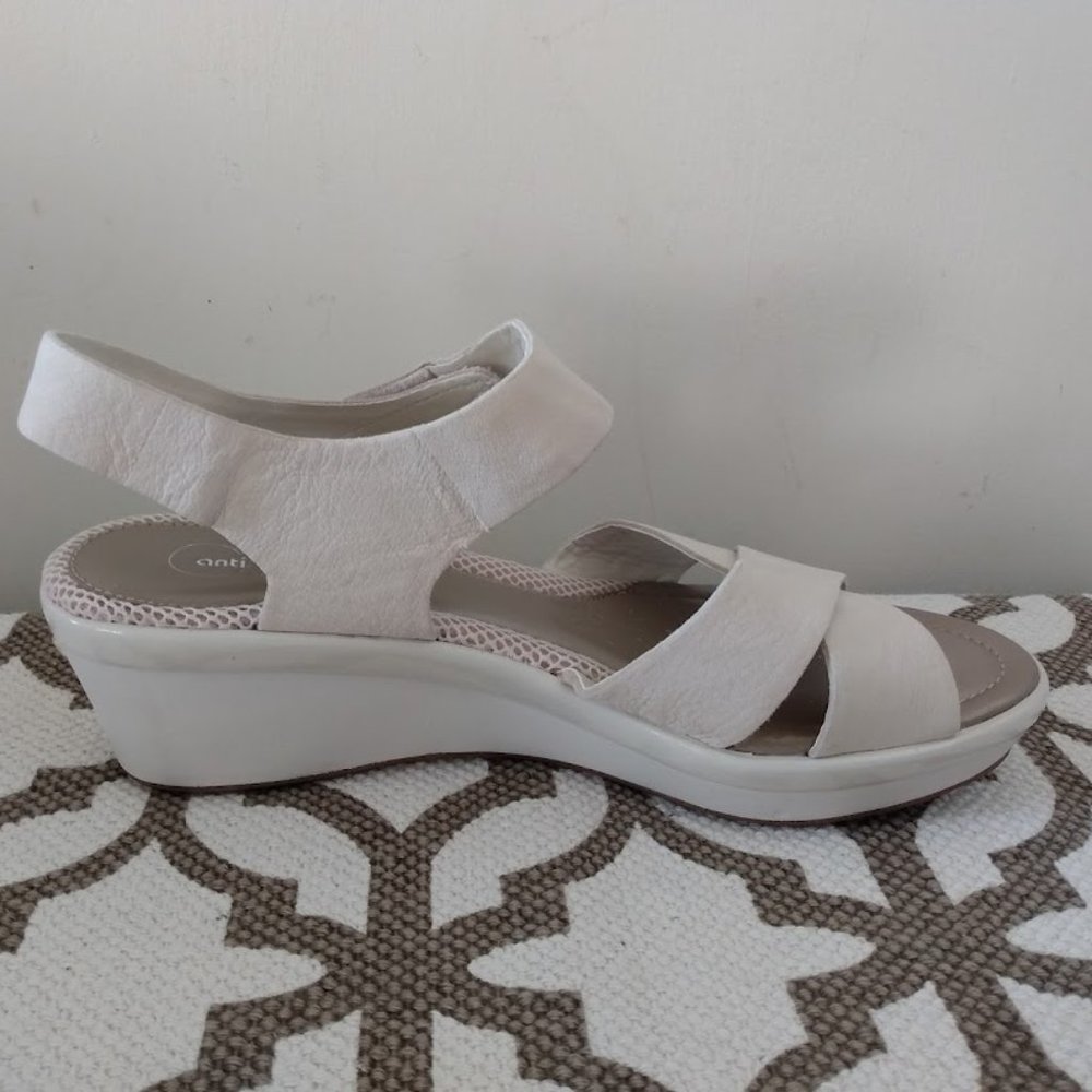 Easy Spirit Escedella Sandals